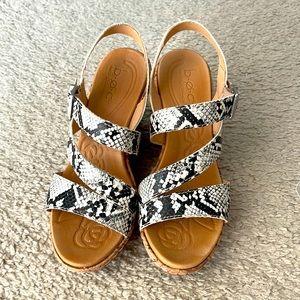 Born wedge heel sandal - very comfy! Size 6